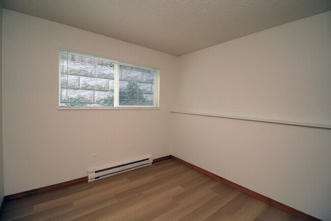 Building Photo - 3736 SW 10th Ave