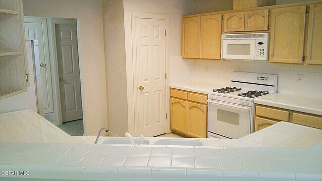 Building Photo - 6901 Mineral Ridge Dr