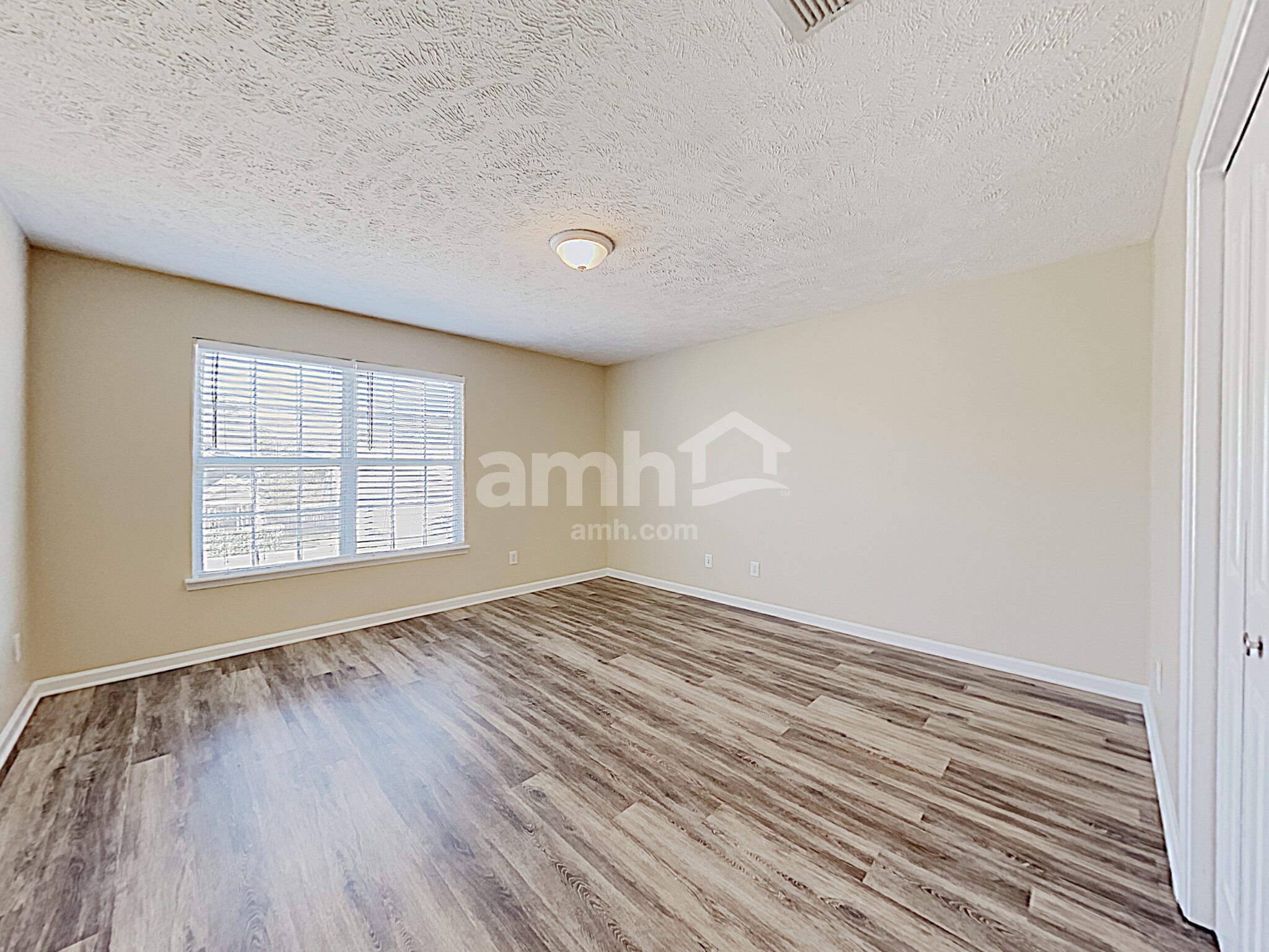 Building Photo - 1056 Lakewalk Dr