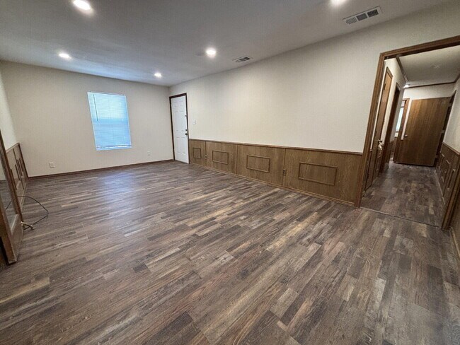 Building Photo - 1848 Houston St