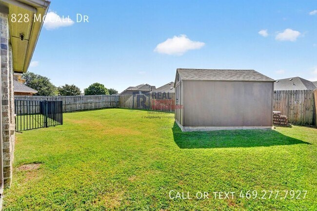 Building Photo - 828 McCall Dr