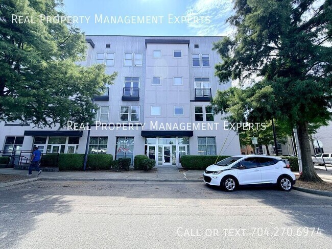 Building Photo - 633 McNinch St