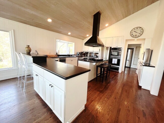 Building Photo - Welcome to Your Luxurious Napa Valley Retr...