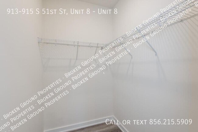 Building Photo - 913-915 S 51st St, Unit 8-Unit 8