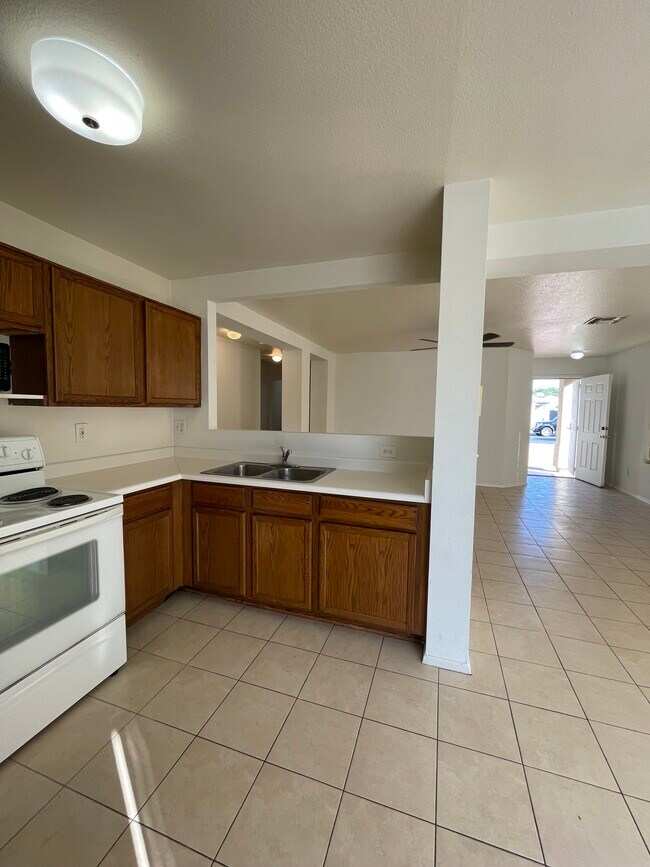 Building Photo - 11795 W Columbine Dr