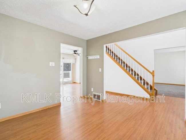 Building Photo - 411 Treeview Dr