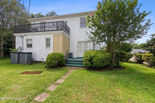 Building Photo - 228 Amelia St