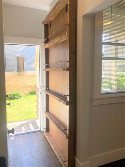 Building Photo - 75 Kinnaird St