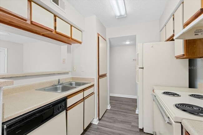 Building Photo - 8641 Fancy Finch Dr
