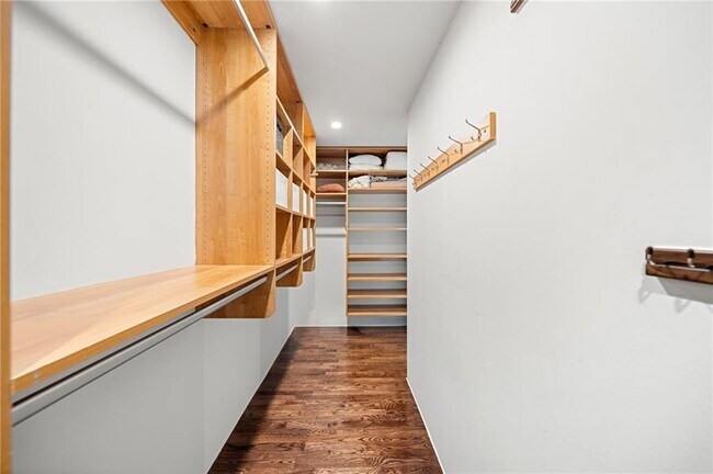 Building Photo - 3180 Mathieson Dr NE