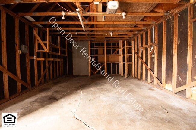 Building Photo - 1727 Maplewood Rd