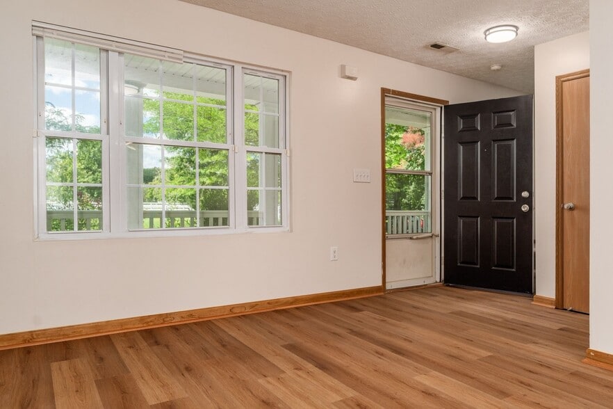 Building Photo - 6201 Norway Glen Ave