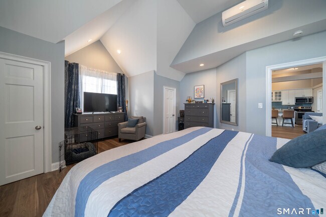 Building Photo - 50 York St