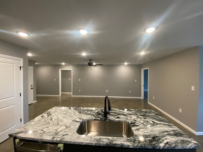 Building Photo - 2011 Maurice St