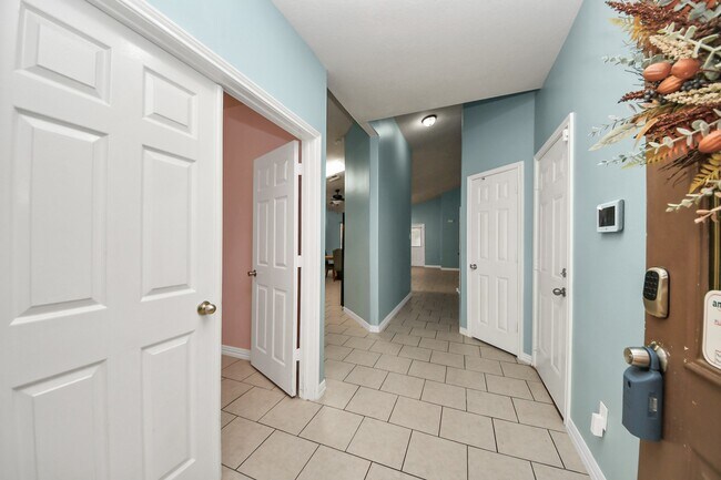 Building Photo - 20919 New Leaf Ct