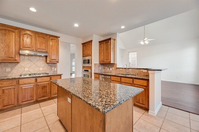 Building Photo - 3104 Angus Dr