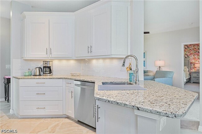 Building Photo - 14550 Glen Cove Dr