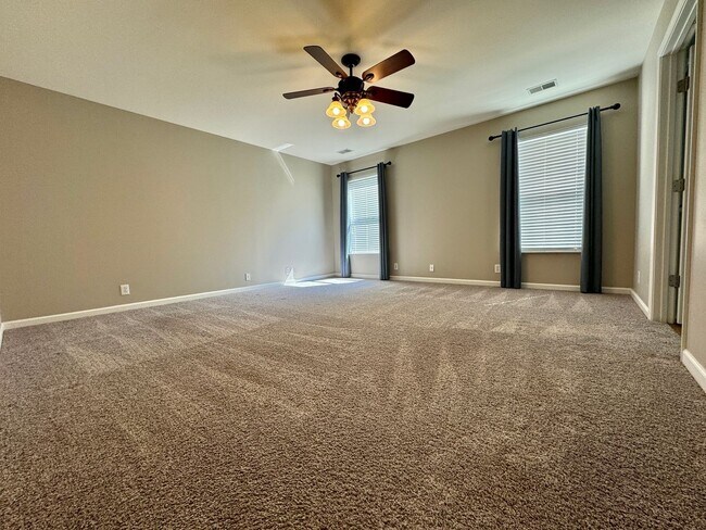 Building Photo - 3 Bed, 2 Offices, 2.5 Bath w/ 2 Car Garage in McKays Mill