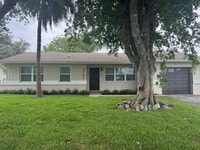 Building Photo - 9743 Saddlebrook Dr