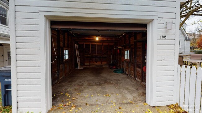 Building Photo - 1705 Jackson Ave