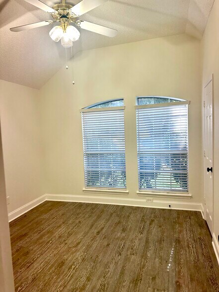 Building Photo - 7005 Fallkirk Dr