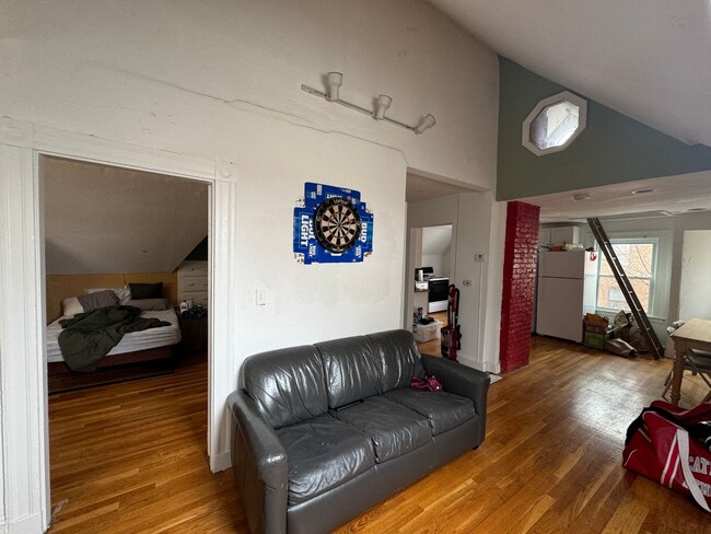 Building Photo - The Best Home in Brighton