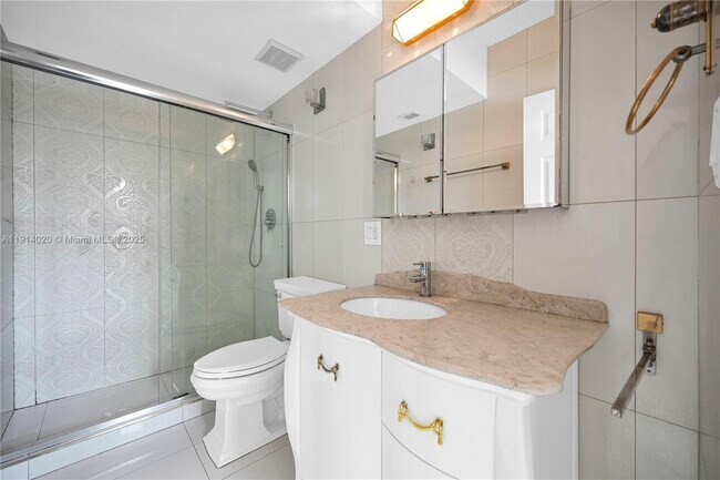 Building Photo - 1559 Michigan Ave