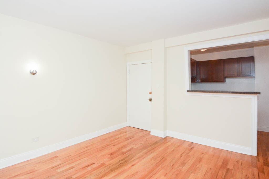 Building Photo - 1352 N Dearborn St