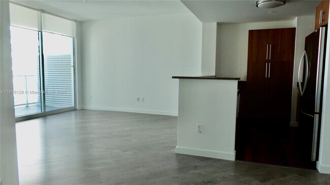 Primary Photo - 300 S Biscayne Blvd