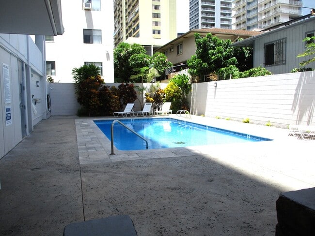 Building Photo - 1556 Piikoi St