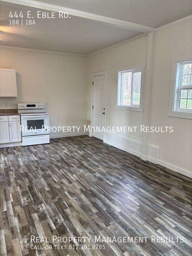 Building Photo - 444 E Eble Rd