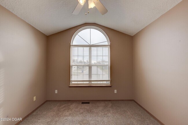 Building Photo - 4231 W 28th St