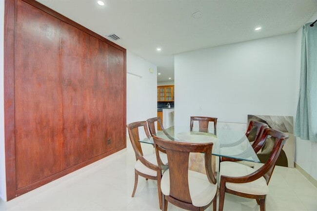 Building Photo - 724 NW 155th Terrace