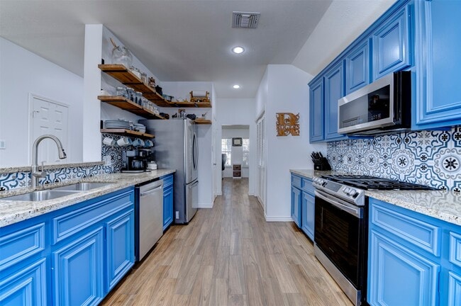 Building Photo - 1423 Sand Lake Ln