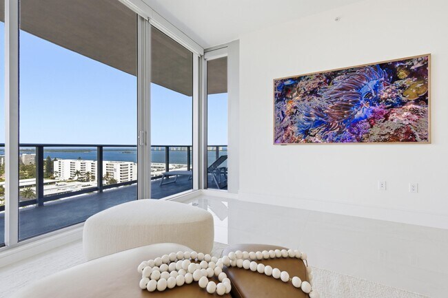 Building Photo - 220 Lake Shore Dr