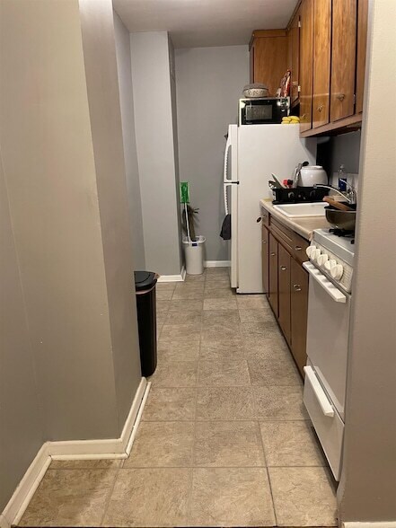 Building Photo - 225 St Pauls Ave