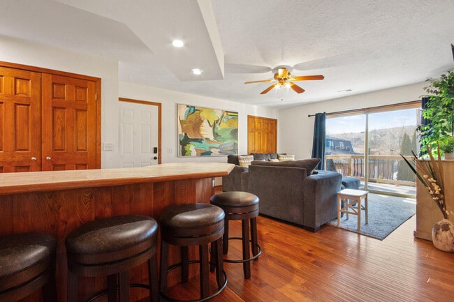 Building Photo - 204 Elmhurst Ct