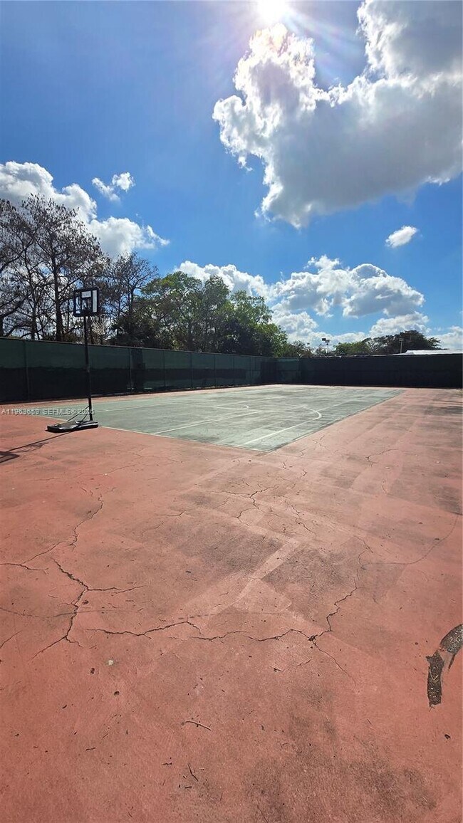 Building Photo - 7925 Fairview Dr