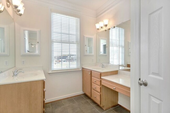 Building Photo - 1232 Old Trail Dr