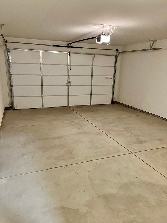 Building Photo - 1041 S Russell St