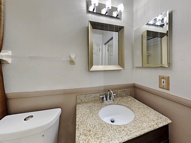 Building Photo - 728 Hardwood Cir