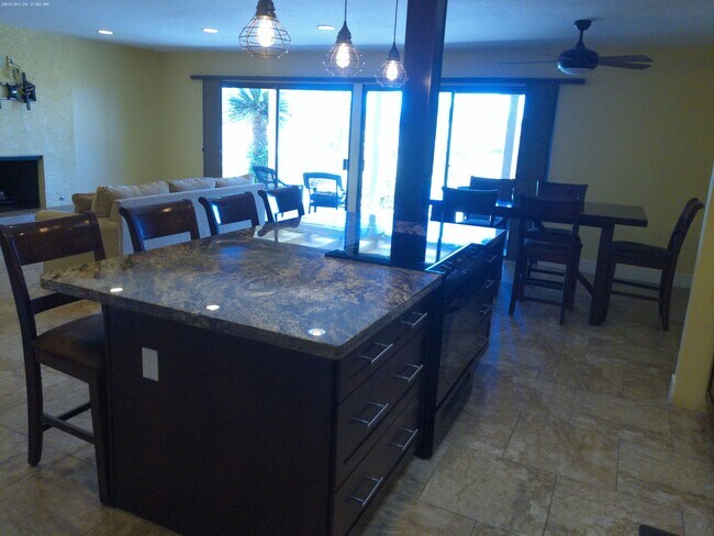 Building Photo - Charming Golf Course Condo for Rent – Residential Estates