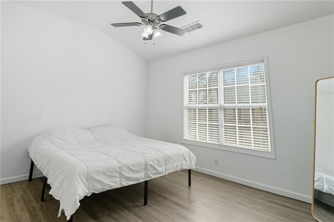 Building Photo - 5747 Pine Oak Dr NW