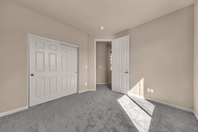 Building Photo - Golden Valley One Story - No pets permitted