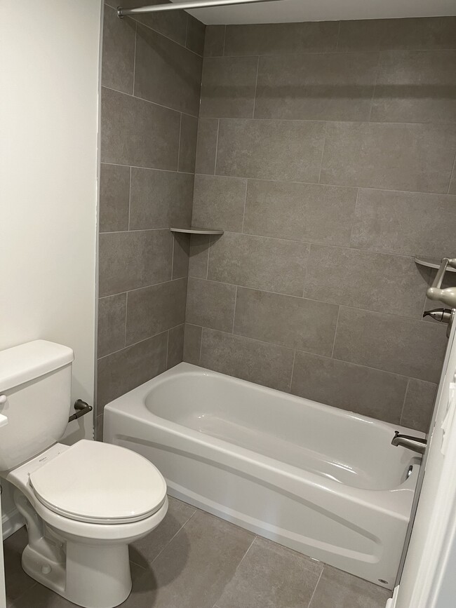 1 bed/1 bath bathroom - 507 Germantown Pike