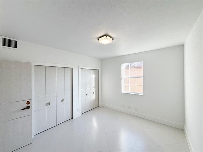 Building Photo - 1549 Barcelona Way