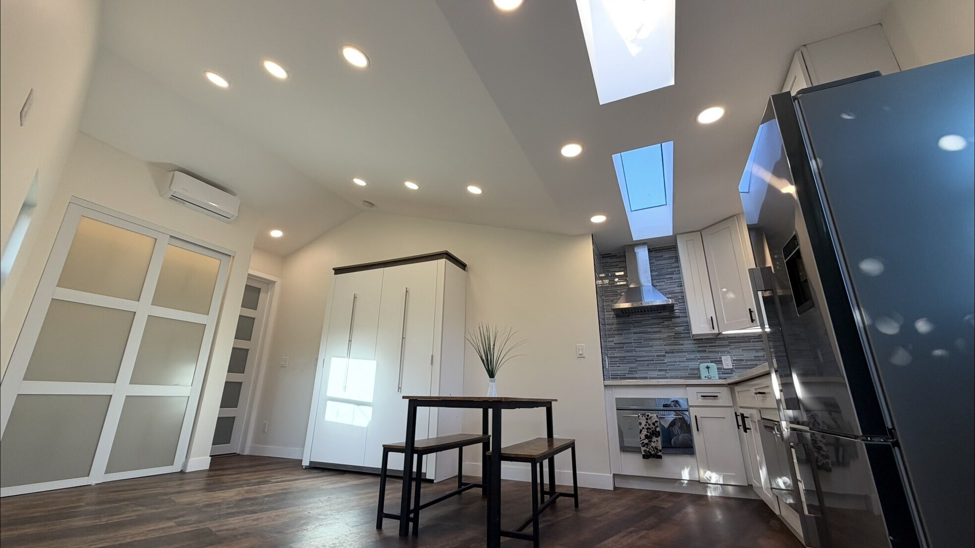 Building Photo - 5255 Kenilworth Dr