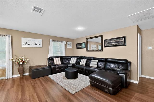 Building Photo - 2222 Echo Lake Dr