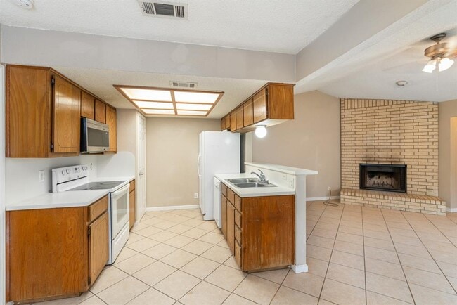 Building Photo - 8703 Clearbrook Trl