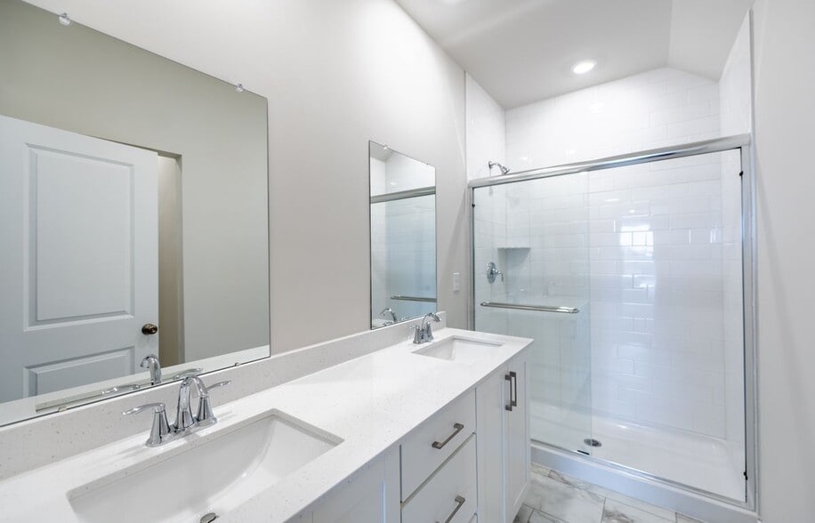Building Photo - 713 Platinum Dr